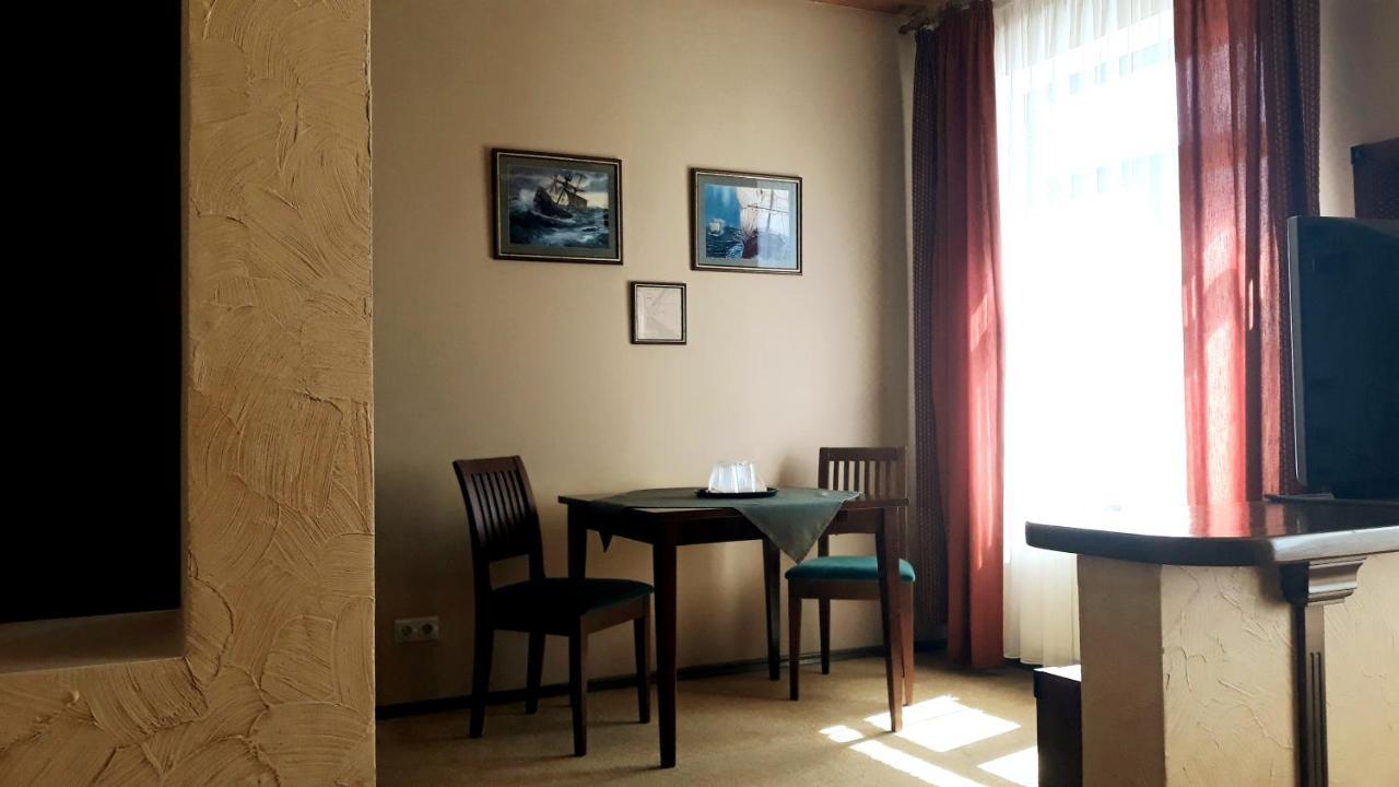 Hotel Letuchiy Gollandets Užhorod Camera foto