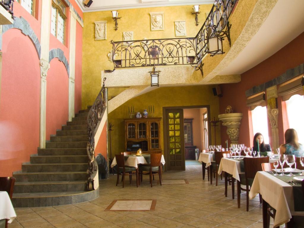 Hotel Letuchiy Gollandets Užhorod Esterno foto