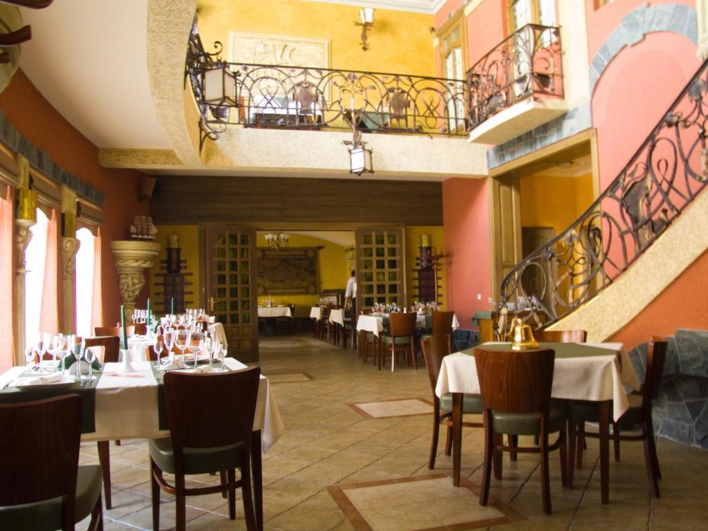 Hotel Letuchiy Gollandets Užhorod Esterno foto