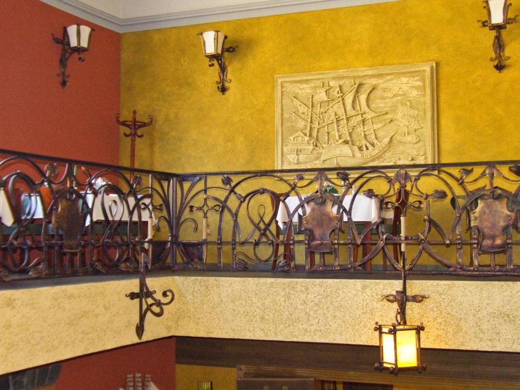 Hotel Letuchiy Gollandets Užhorod Esterno foto