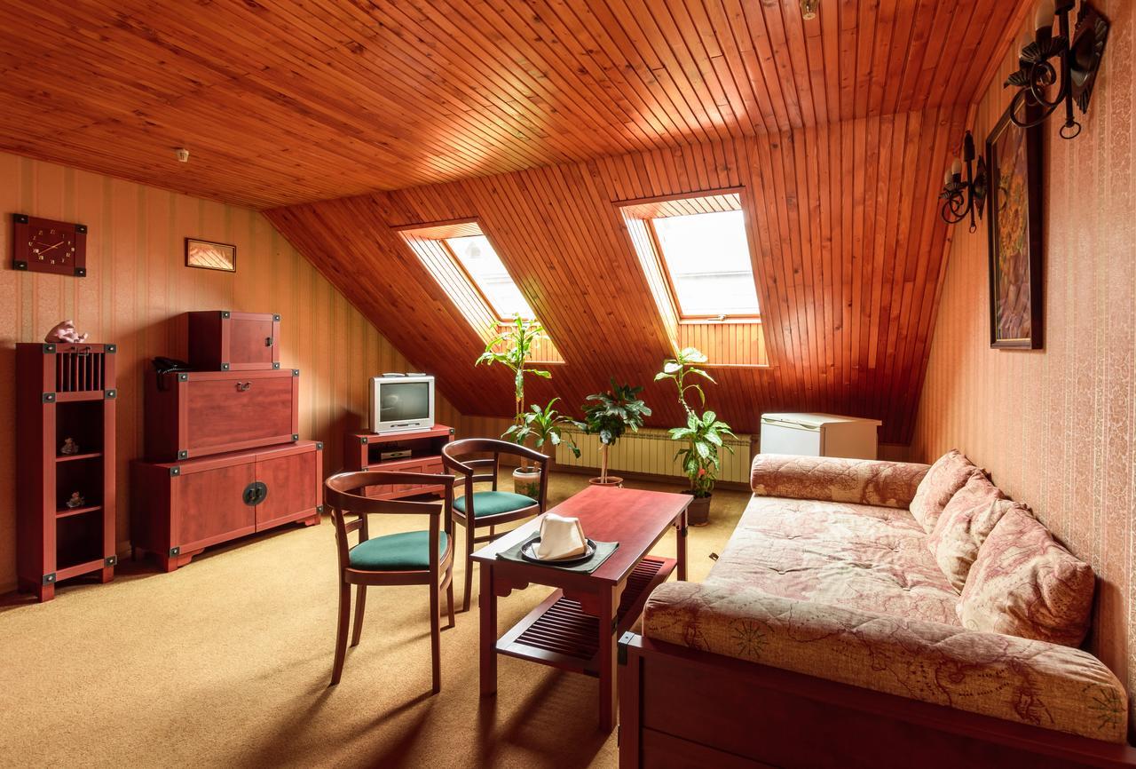 Hotel Letuchiy Gollandets Užhorod Esterno foto