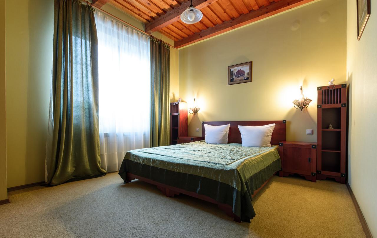 Hotel Letuchiy Gollandets Užhorod Esterno foto