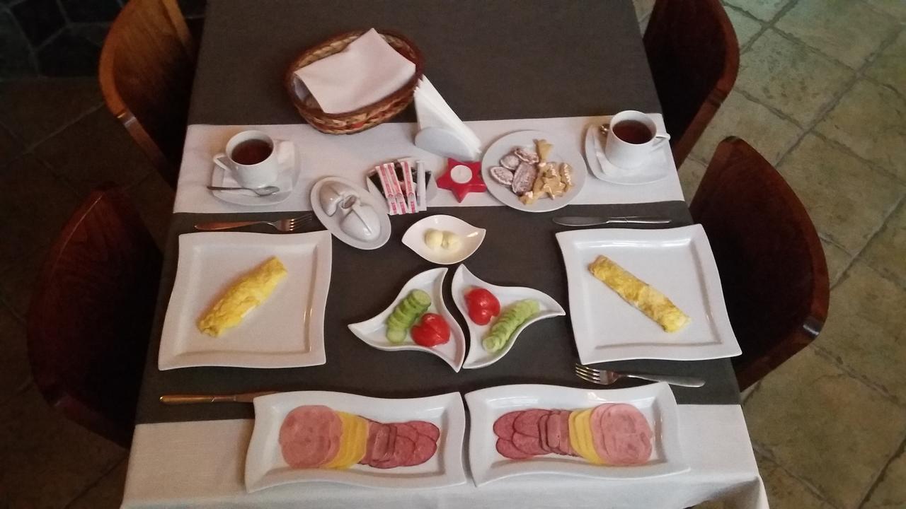 Hotel Letuchiy Gollandets Užhorod Esterno foto