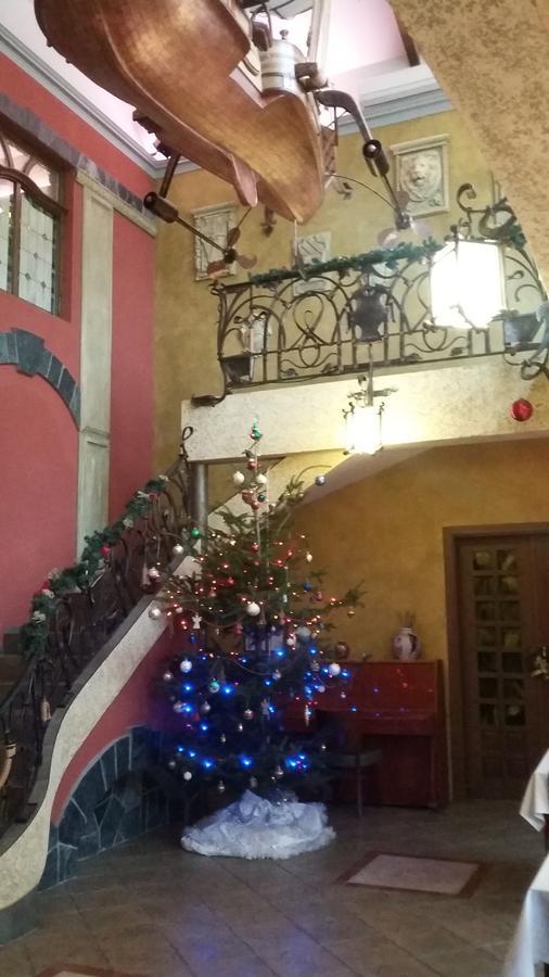 Hotel Letuchiy Gollandets Užhorod Esterno foto